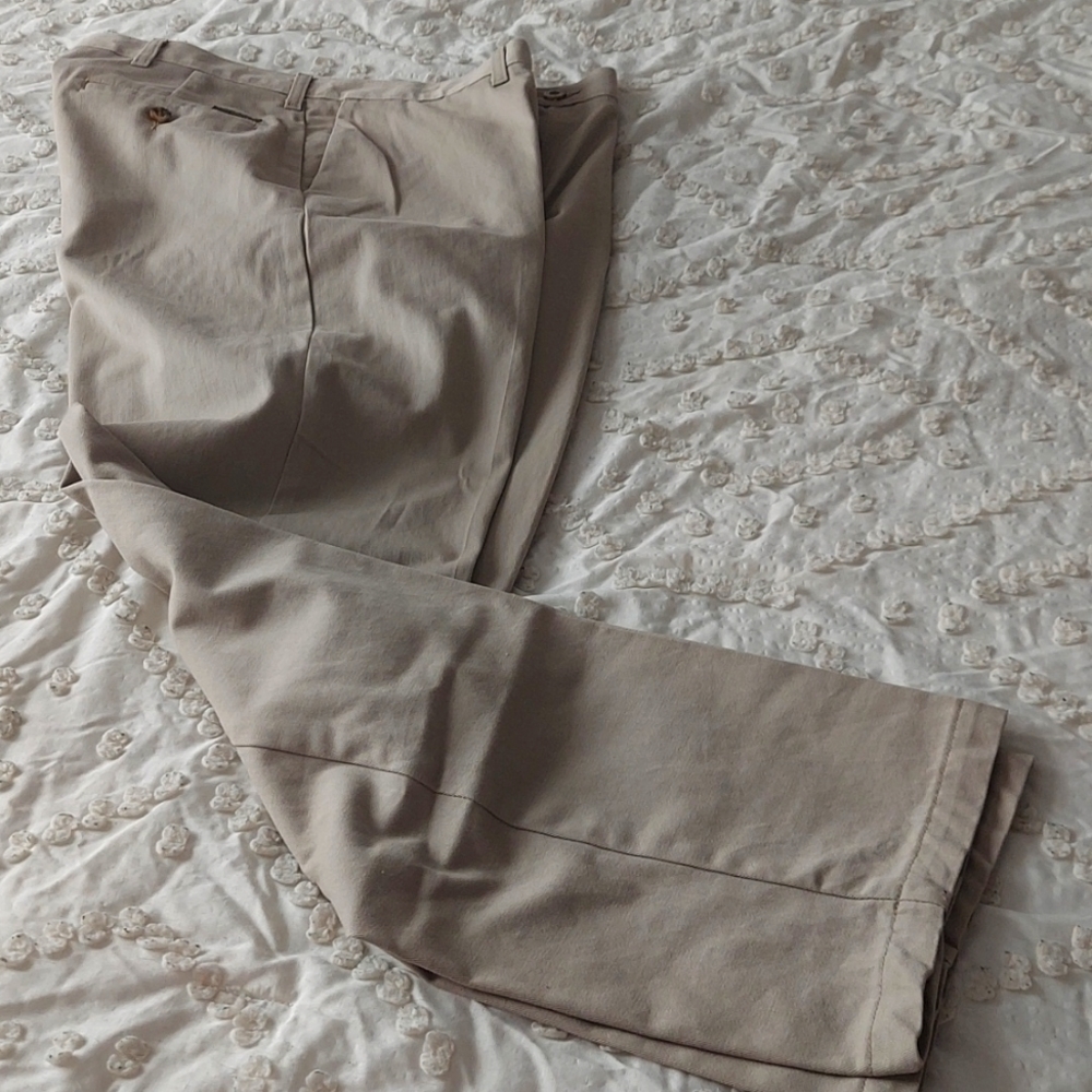 Khaki pants 36x34. Lee brand.
